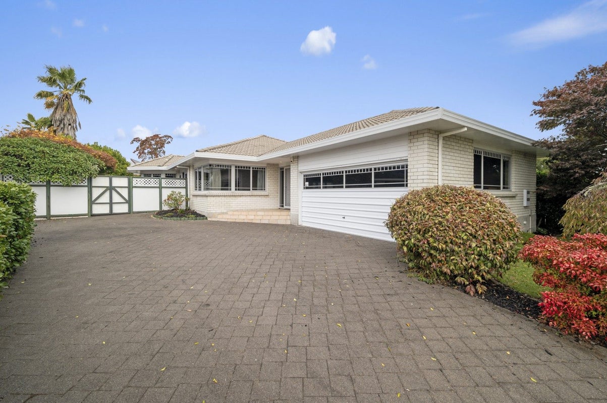 17 Warwick Drive, Lynmore, Rotorua - Carousel 1
