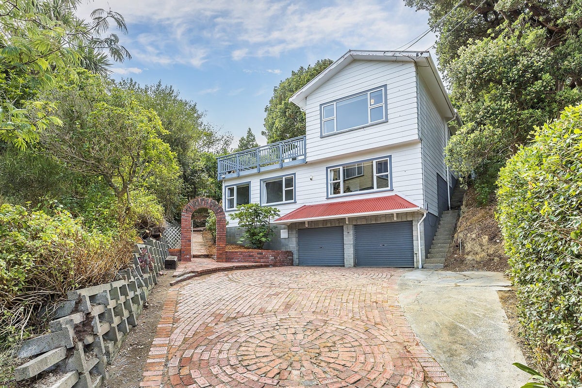 28 Totara Road, Miramar, Wellington - Carousel 1