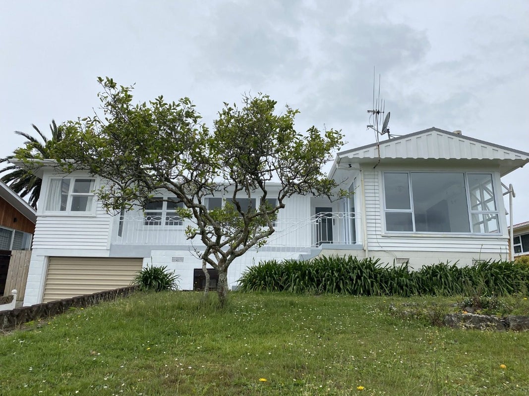 23 Eden Terrace, Kamo, Whangarei - Carousel 1