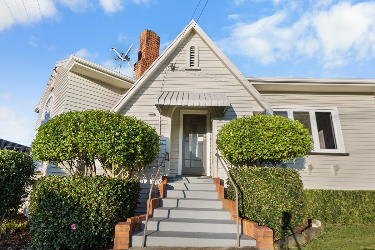 12 Hillcrest Road, Hillcrest, Hamilton - Carousel 2