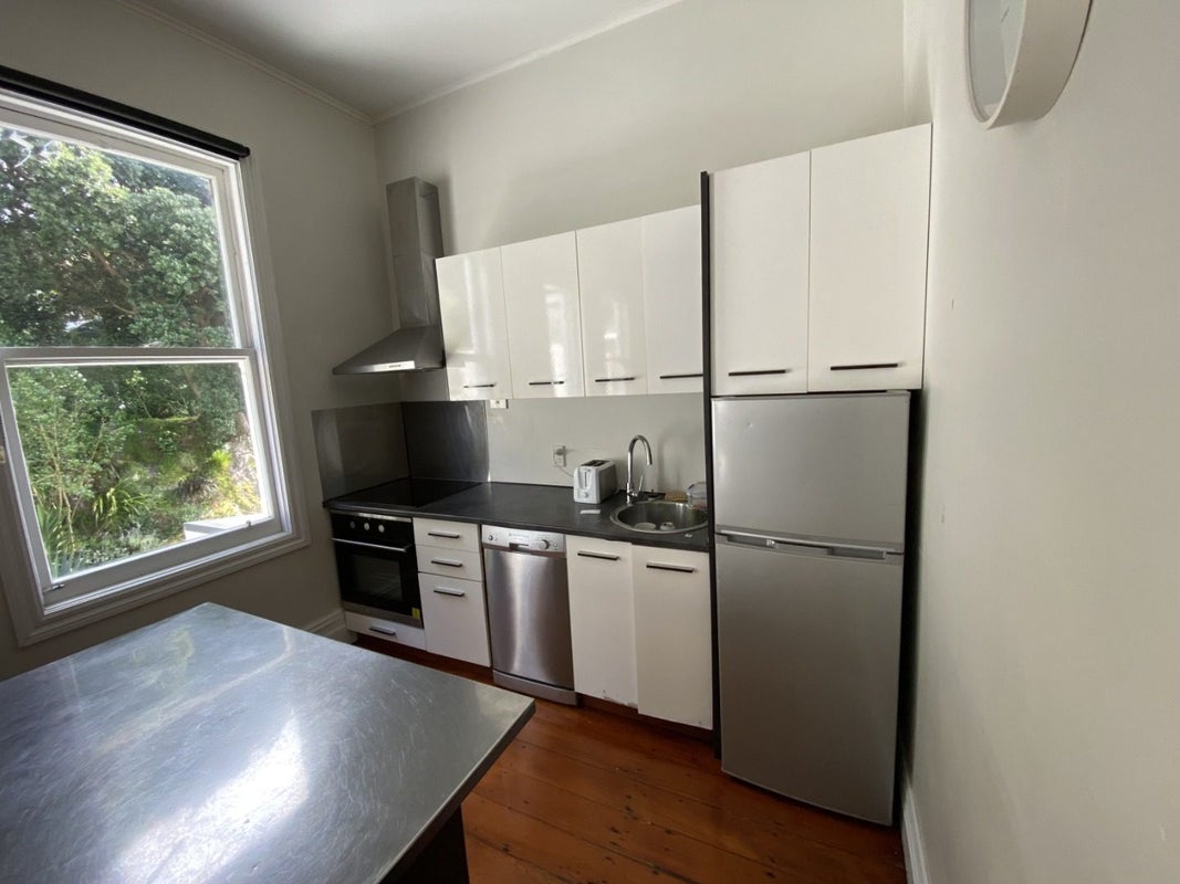8 Russell Terrace, Newtown, Wellington - Carousel 2