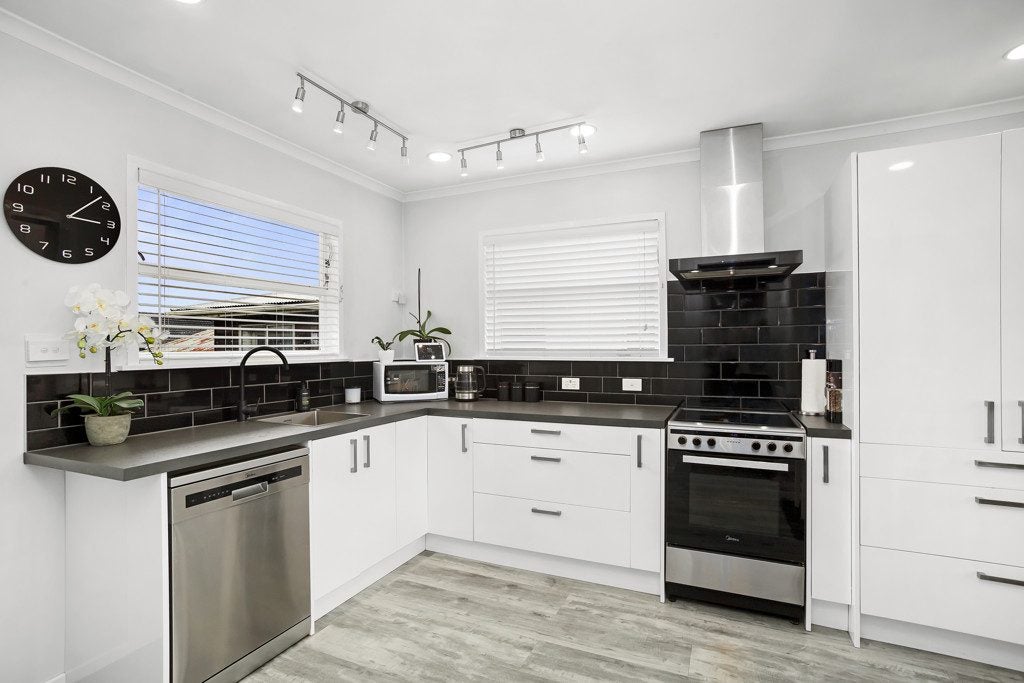16 Pencarrow Crescent, Wainuiomata, Lower Hutt - Carousel 2