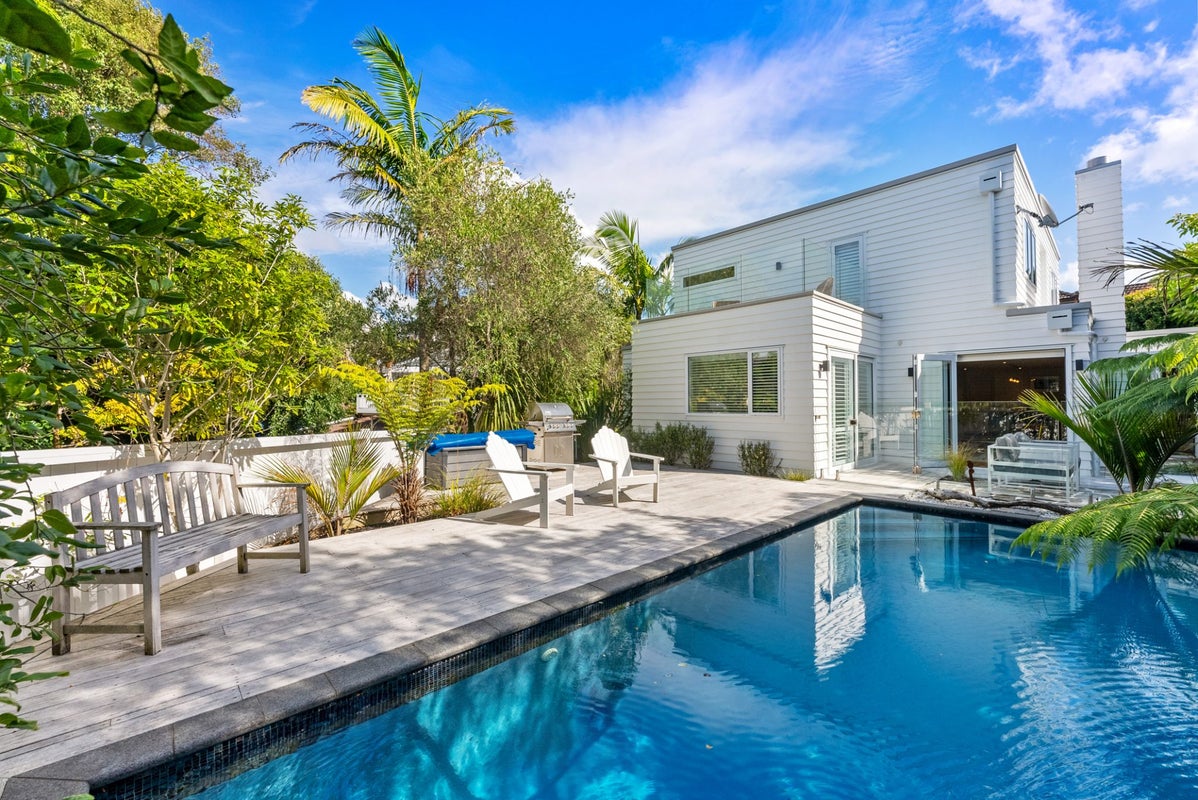 2/15 Rodney Road, Northcote Point, Auckland - Carousel 1