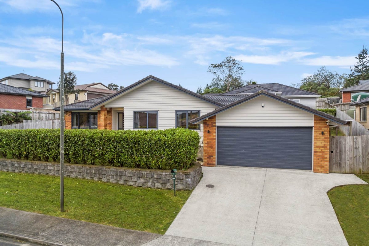 67 Tiriwa Drive, Massey, Auckland - Carousel 2