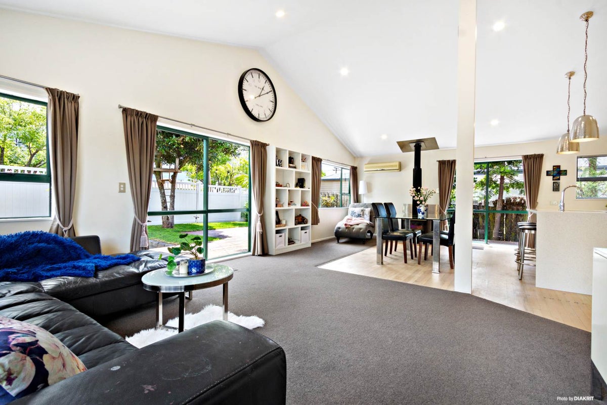 17 Koromiko Street, New Lynn, Auckland - Carousel 2