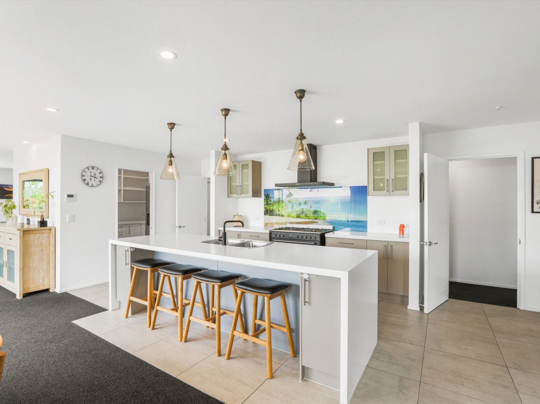 8 Laing Crescent, Heathcote Valley, Christchurch - Carousel 1