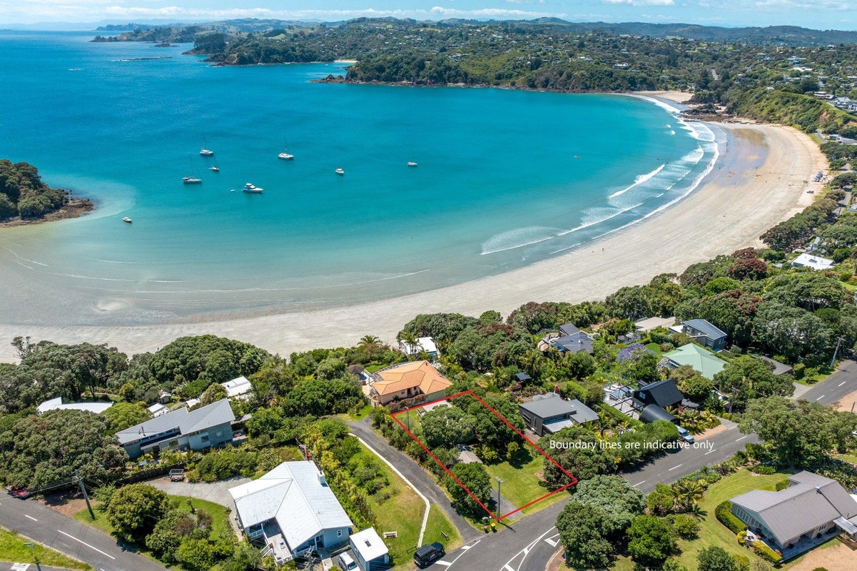 3 Waikare Road, Oneroa, Waiheke Island - Carousel 1
