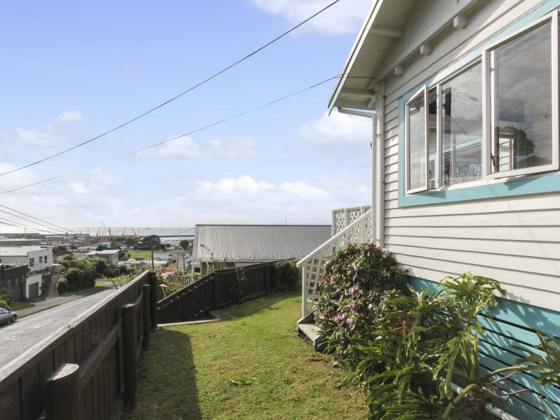 61 Pioneer Road, Moturoa, New Plymouth - Carousel 1
