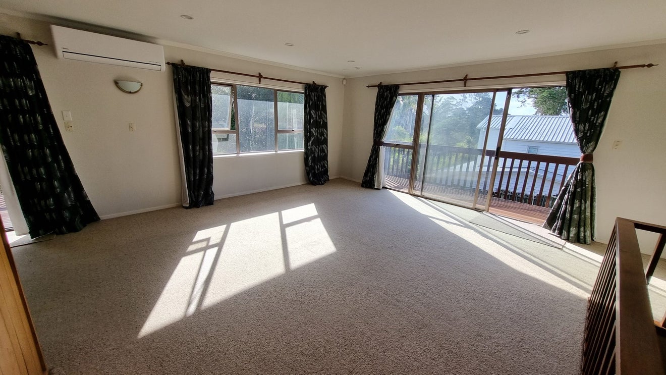 1 Cleve Road, Green Bay, Auckland - Carousel 1