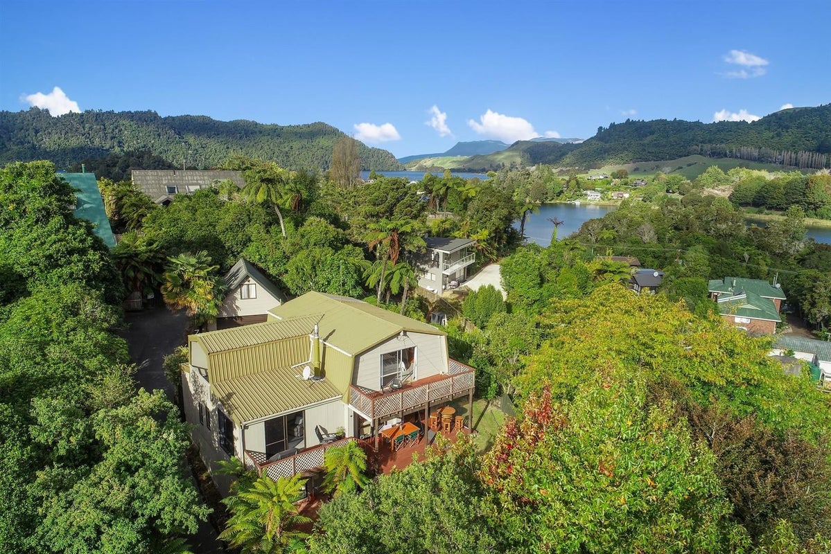 7 Summit Road, Lake Okareka, Rotorua - Carousel 1