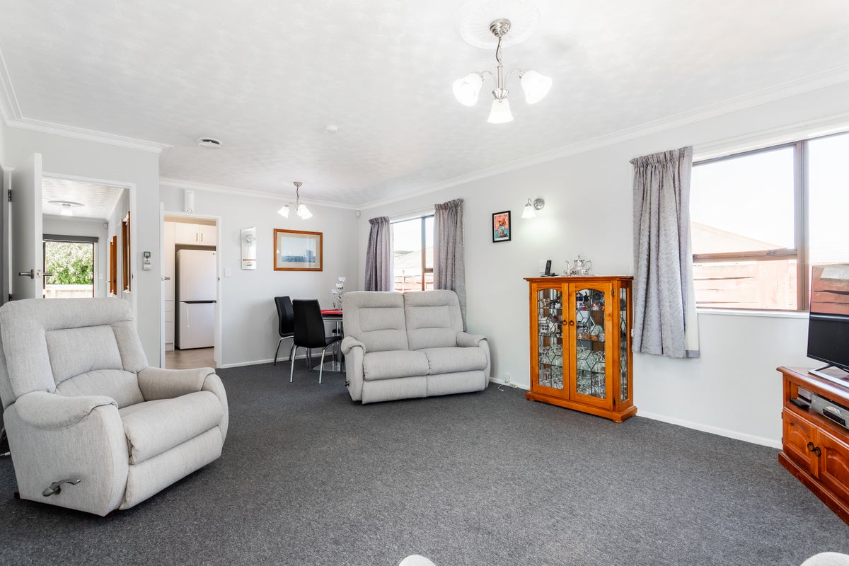 4/3 Ebdentown Street, Ebdentown, Upper Hutt - Carousel 2