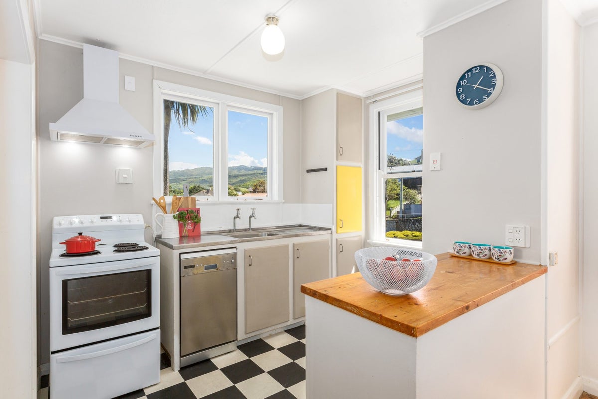 105 Te Pene Avenue, Titahi Bay, Porirua - Carousel 2
