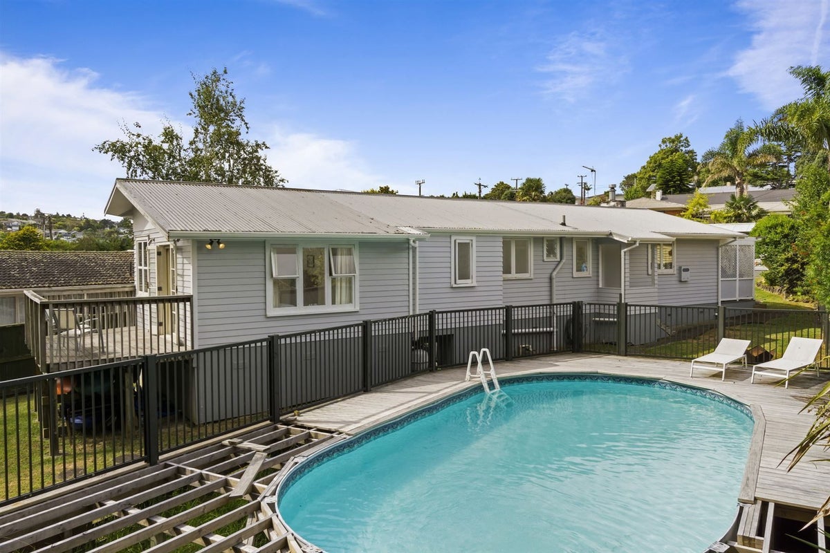 24 Trinidad Road, Sunnynook, Auckland - Carousel 2