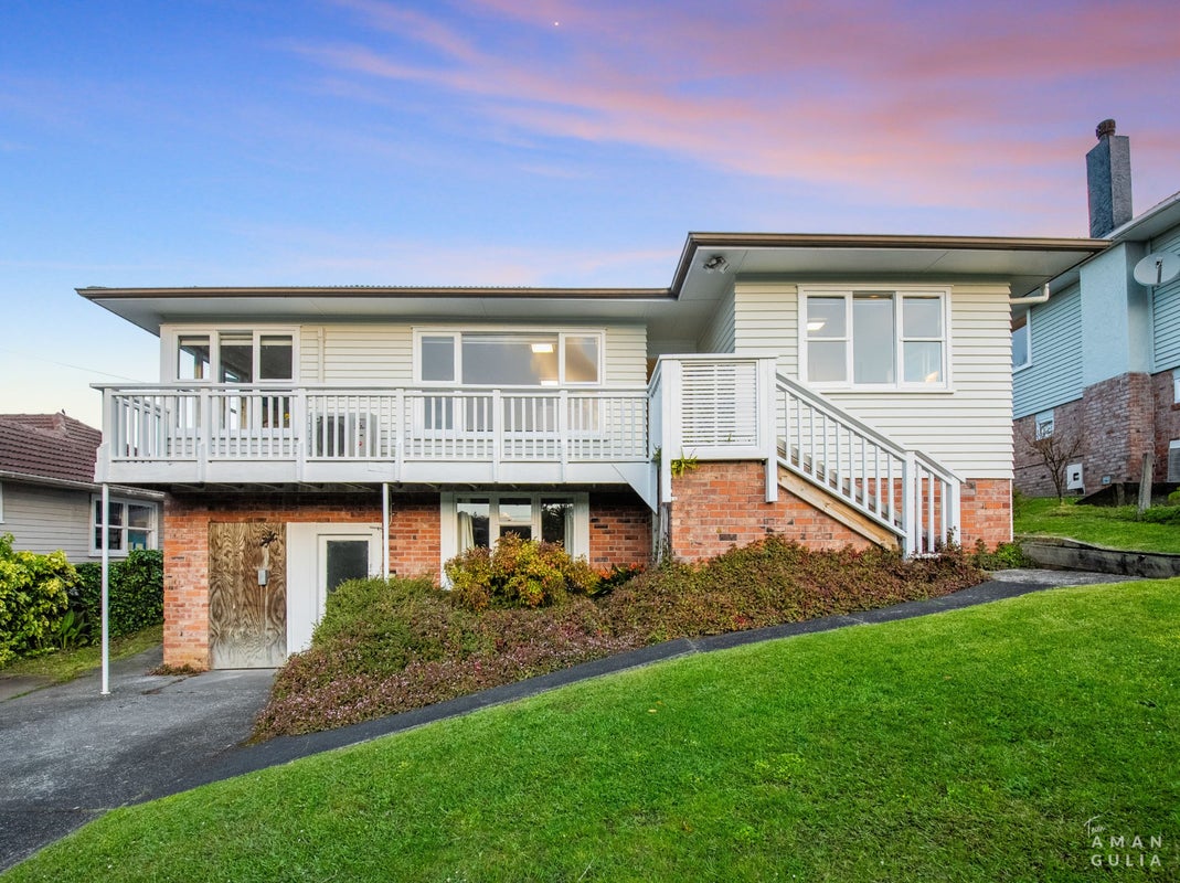 62 Stottholm Road, Titirangi, Auckland - Carousel 1