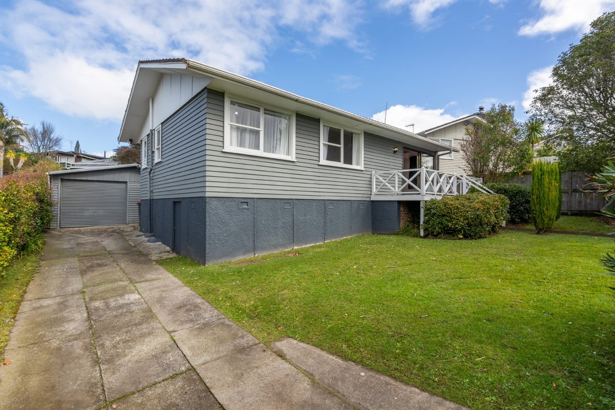 103 Weldene Avenue, Glenfield, Auckland - Carousel 1