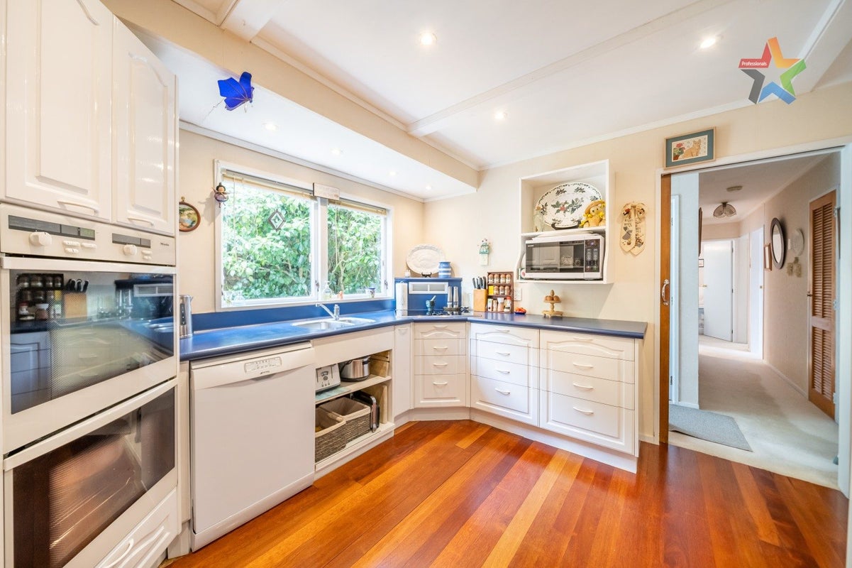 5 Mokopuna Grove, Stokes Valley, Lower Hutt - Carousel 2