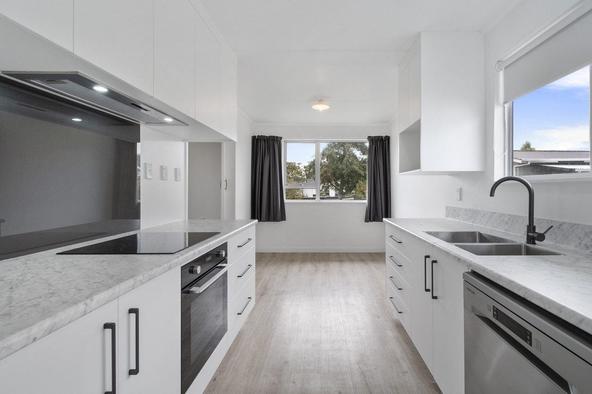 28 Pinedale Parade, Milson, Palmerston North - Carousel 2