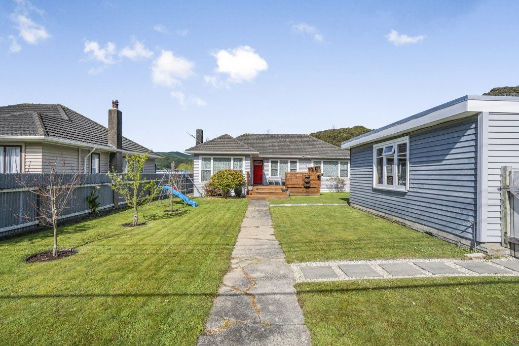 11 Kowhai Street, Wainuiomata, Lower Hutt - Carousel 20