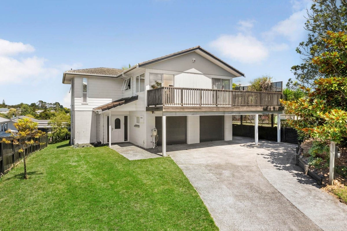 35 Waverley Avenue, Glenfield, Auckland - Carousel 1