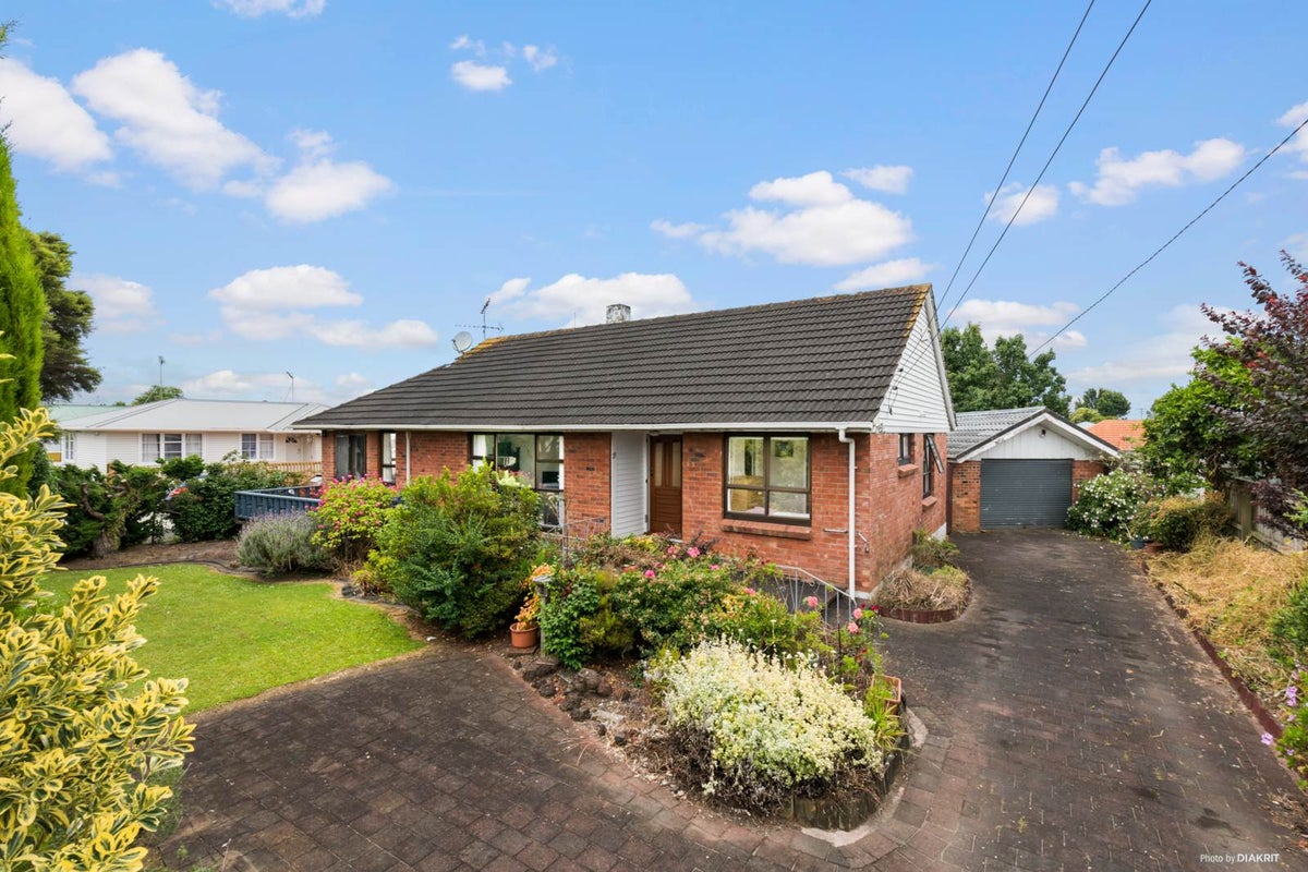 23 McAnnalley Street, Manurewa East, Auckland - Carousel 1