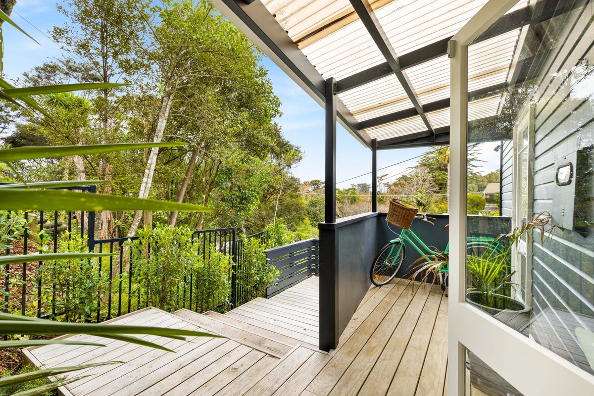 19 Laingholm Drive, Laingholm, Auckland - Carousel 2