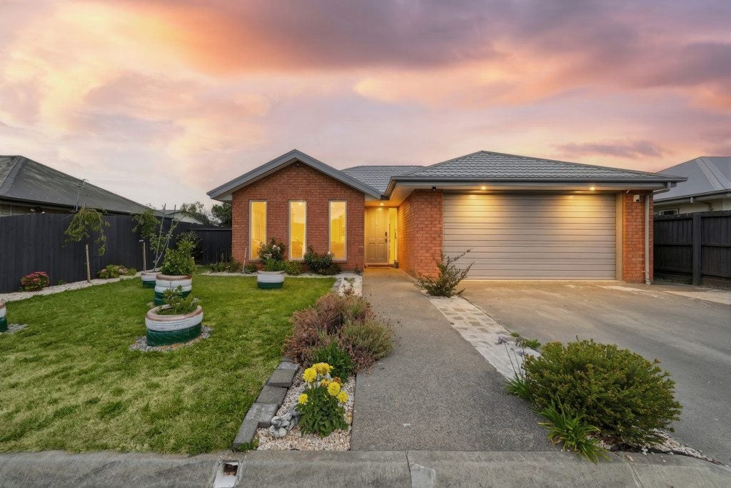 8 St Monica Lane, Woolston, Christchurch - Carousel 1