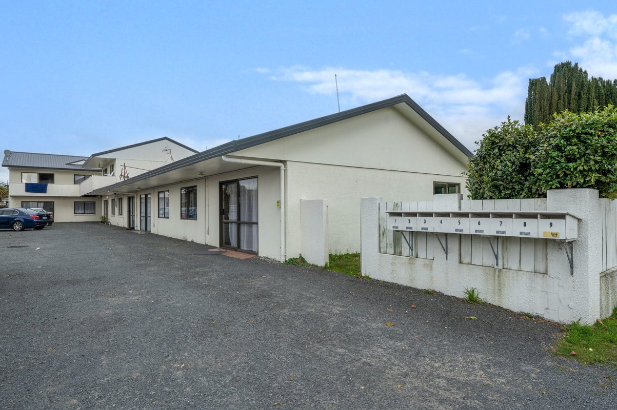 8/44 Malfroy Road, Victoria, Rotorua - Carousel 11