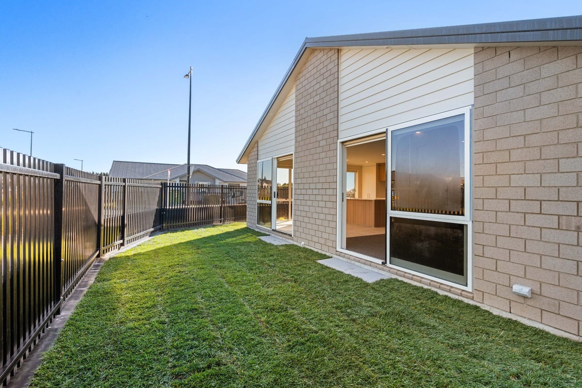 2 Porina Close, OMOKOROA - Carousel 10