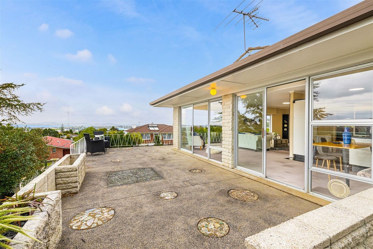 2 Keegan Drive, Massey, Auckland - Carousel 2