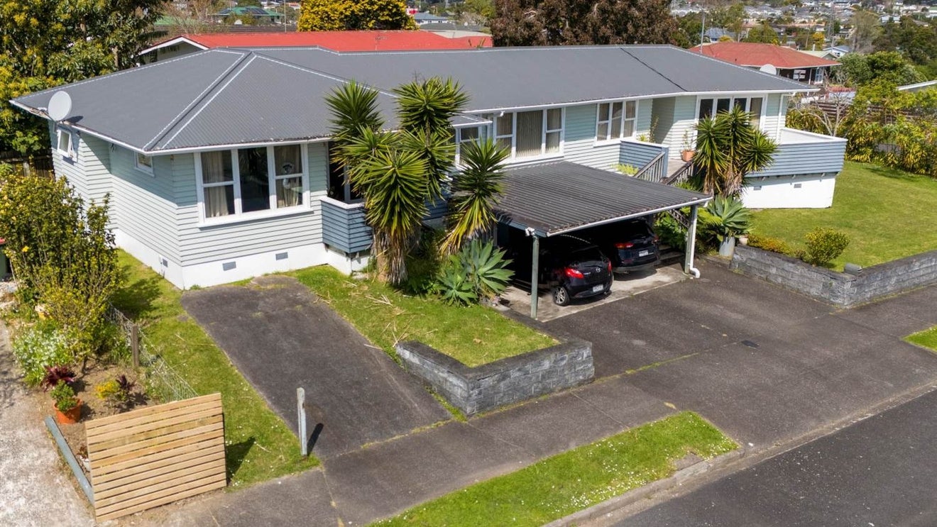 18 Alanbrooke Crescent, Avondale, Auckland - Carousel 1