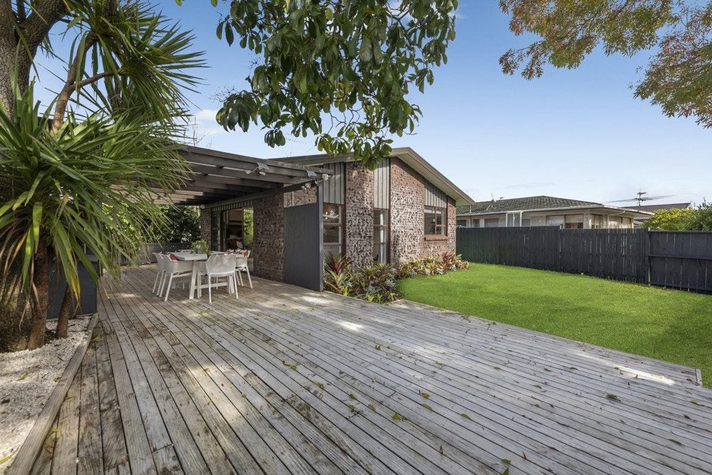 1/70 Mirrabooka Avenue, Botany Downs, Auckland - Carousel 1
