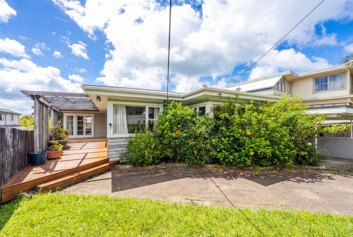 93 Sylvan Avenue, Northcote, Auckland - Carousel 1