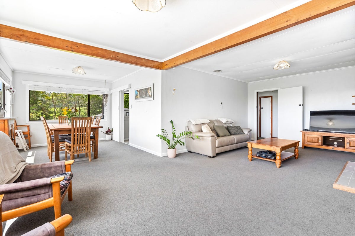 292 Taiharuru Road, Onerahi - Carousel 2