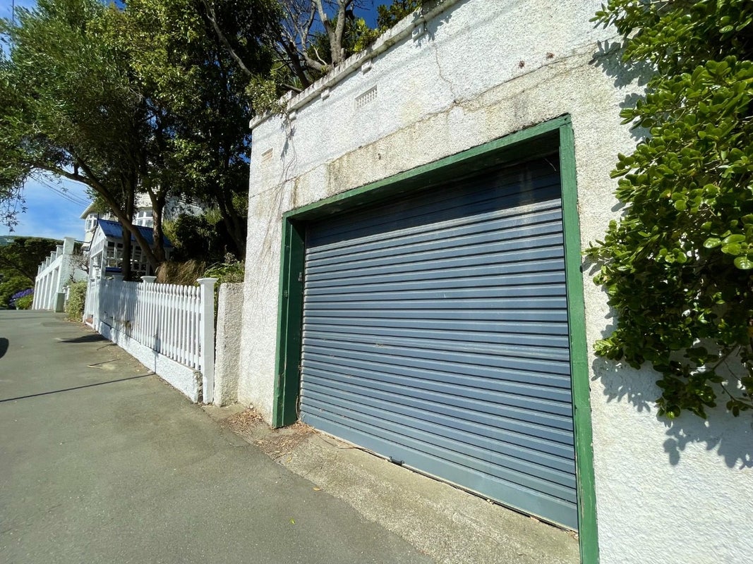 21 Austin Street, Mount Victoria, Wellington - Carousel 24