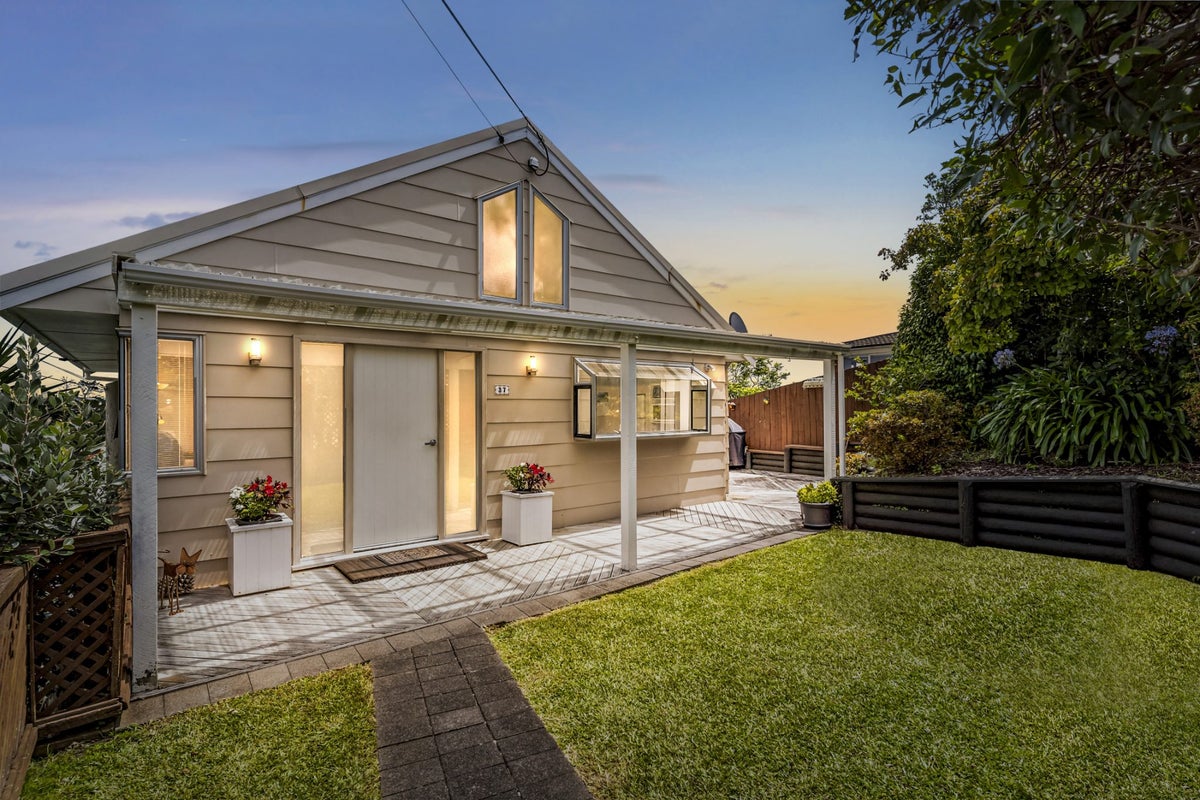 1/37 Teal Crescent, Beach Haven, Auckland - Carousel 1