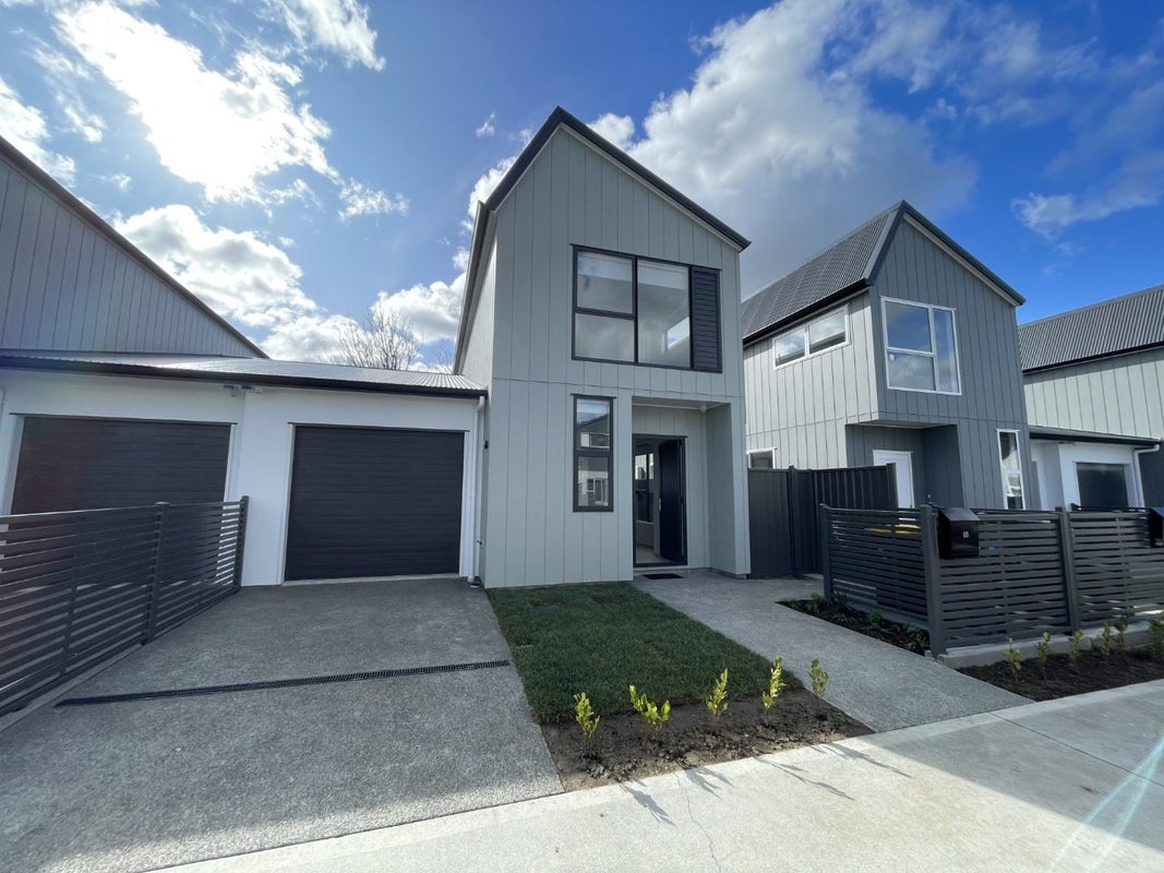 18 Koreke Close, Kenepuru, Porirua - Carousel 1