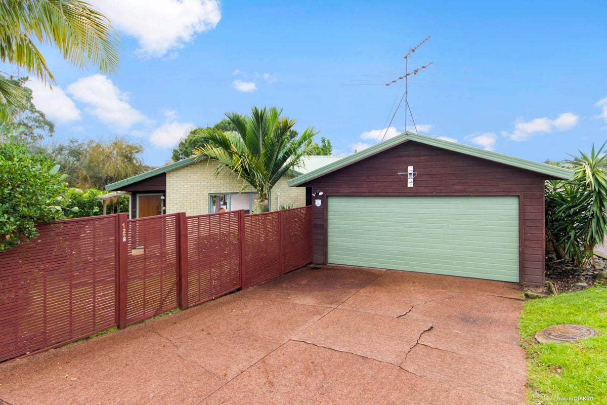 122C Triangle Road, Massey, Auckland - Carousel 1