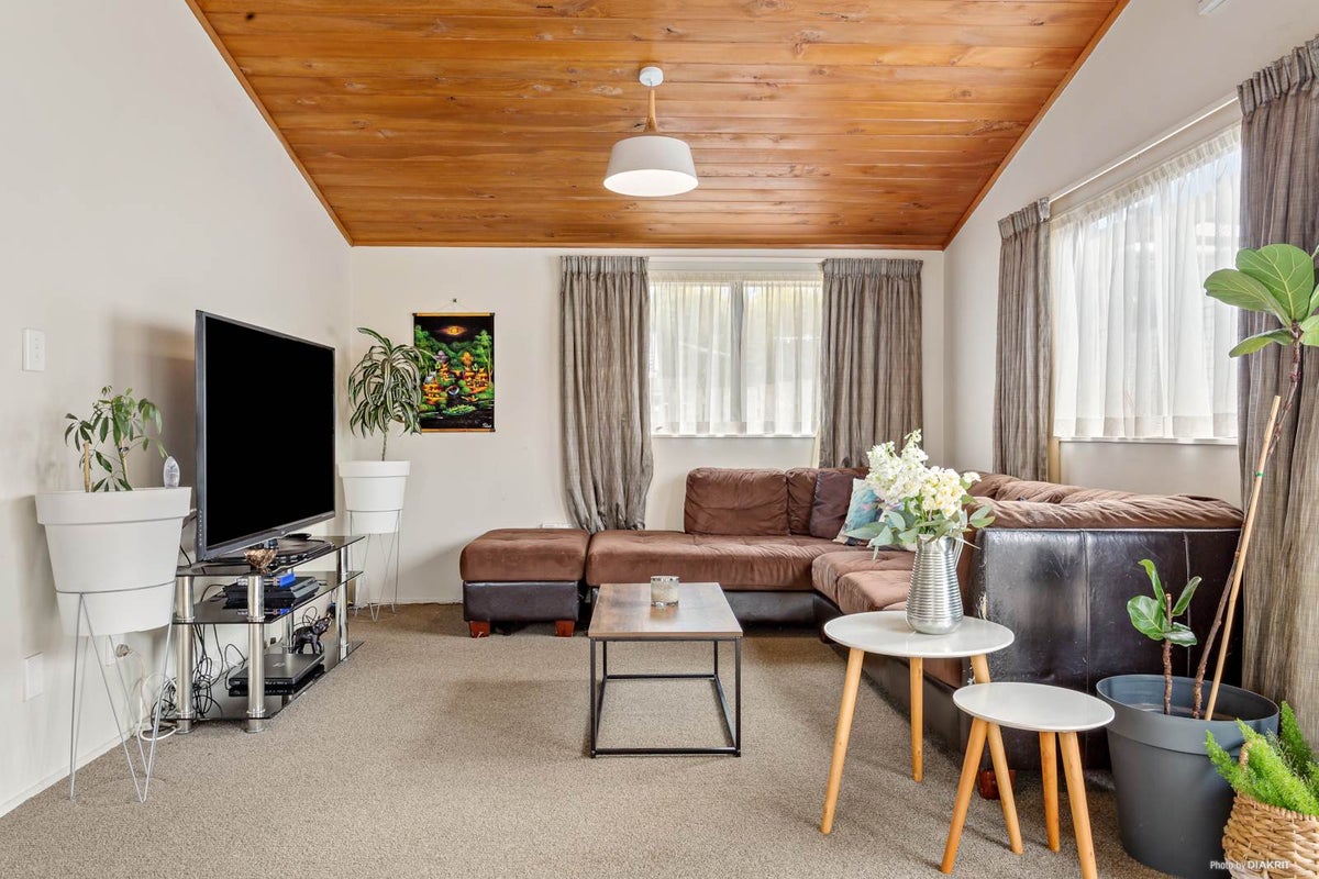 108F Colwill Road, Massey, Auckland - Carousel 2