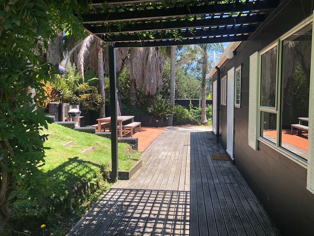 30 Palm Road, Palm Beach, Waiheke Island - Carousel 1