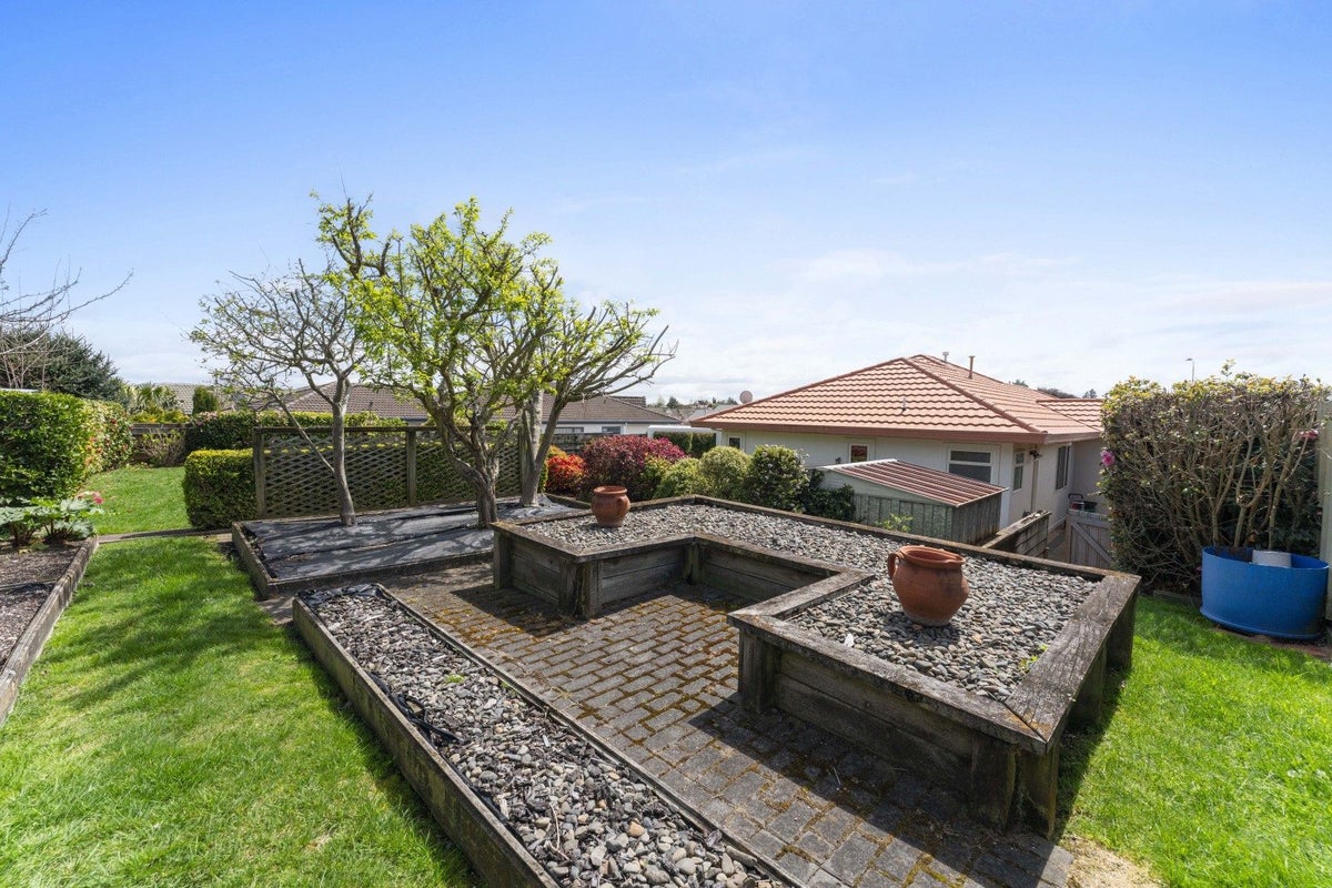 2 Fairview Terrace, Waipahihi, Taupo - Carousel 25