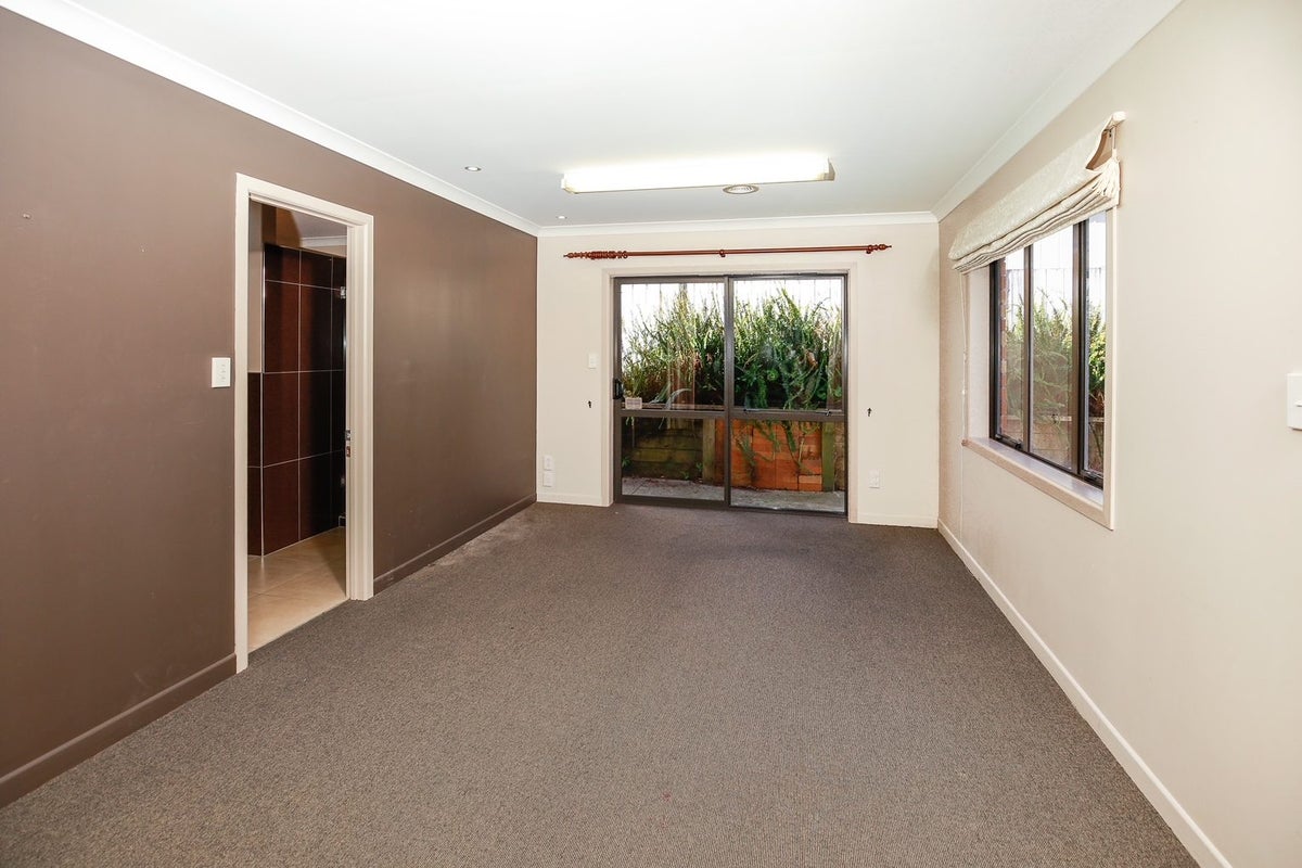 50 Barrington Drive, Huntington, Hamilton - Carousel 2