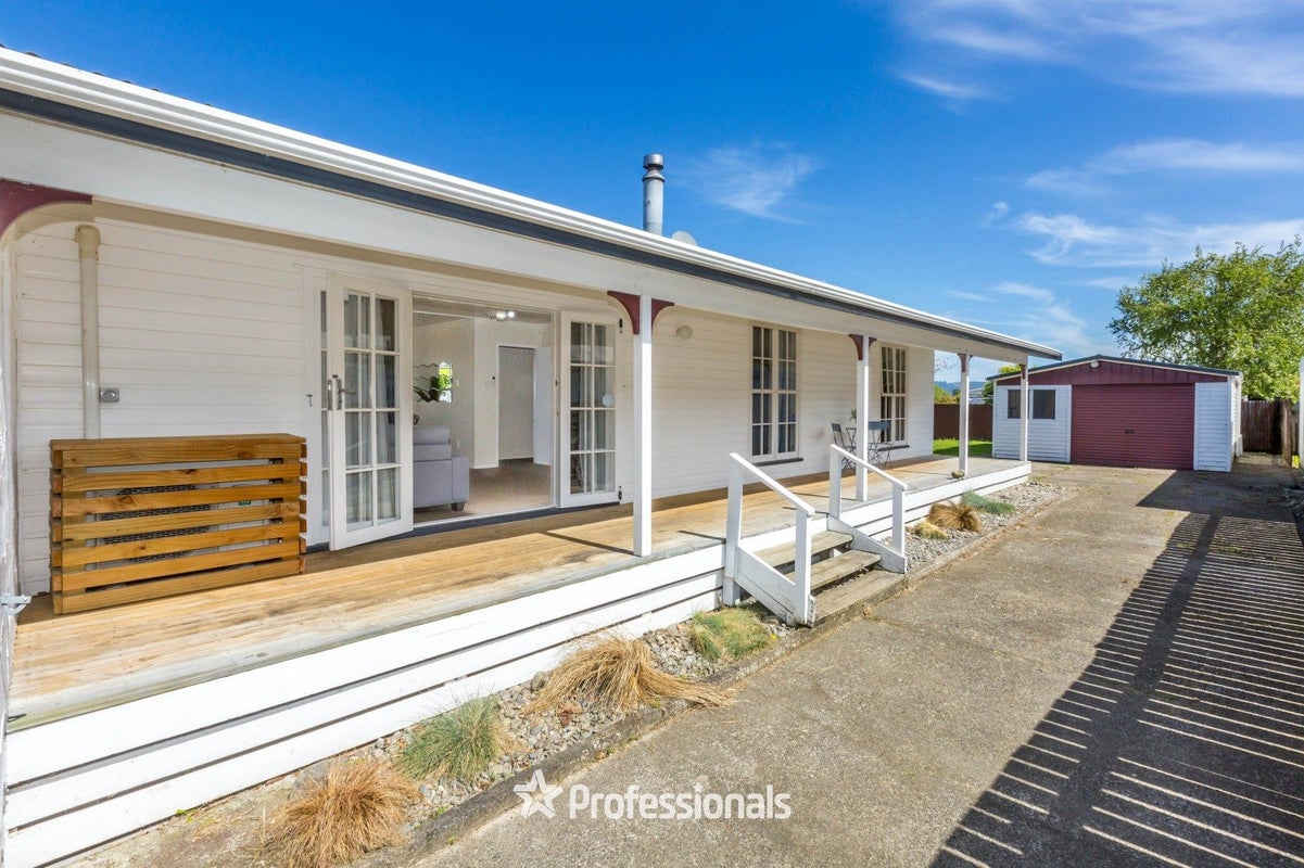35 Tacoma Drive, Totara Park, Upper Hutt - Carousel 2
