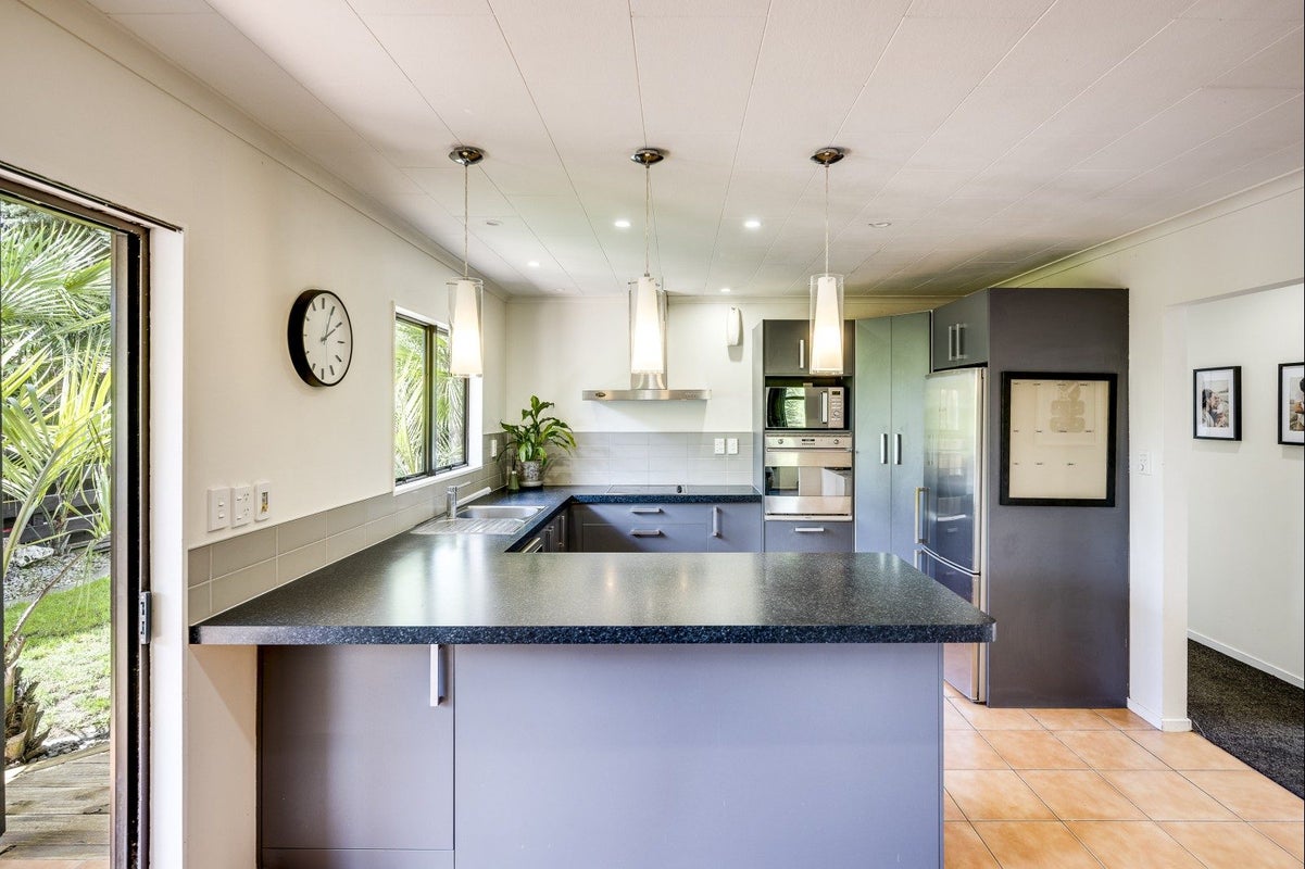 17 Churchill Drive, Taradale, Napier - Carousel 2