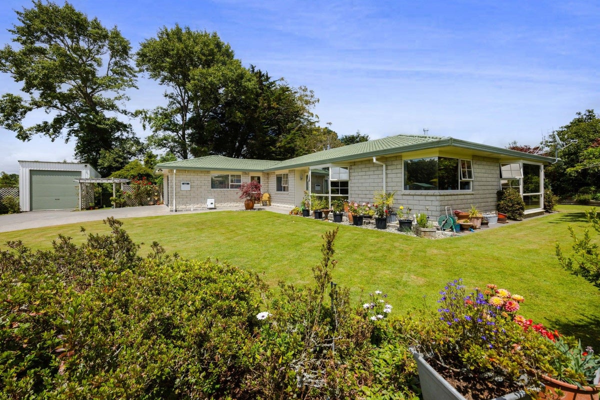 1B Pembroke Road, Stratford - Carousel 26