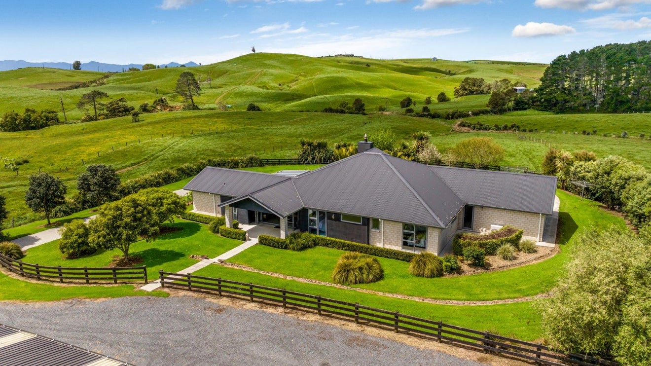 890 Findlay Road, Pukorokoro / Miranda, Kaiaua - Carousel 2