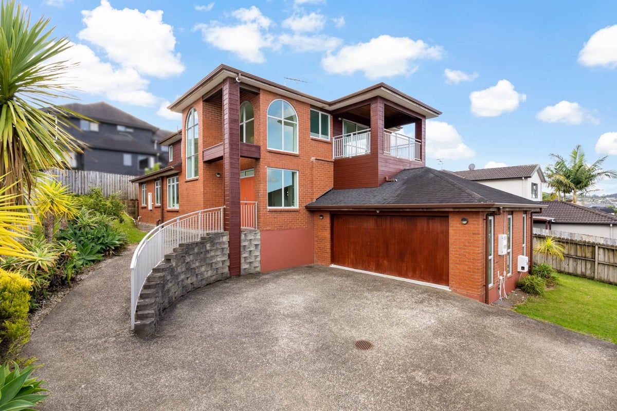 61 Medallion Drive, Oteha, Auckland - Carousel 1