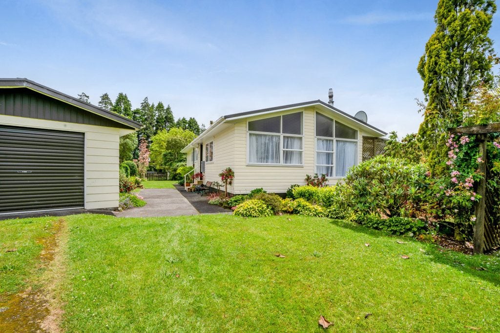 194 Surrey Road, Tariki, Inglewood - Carousel 1