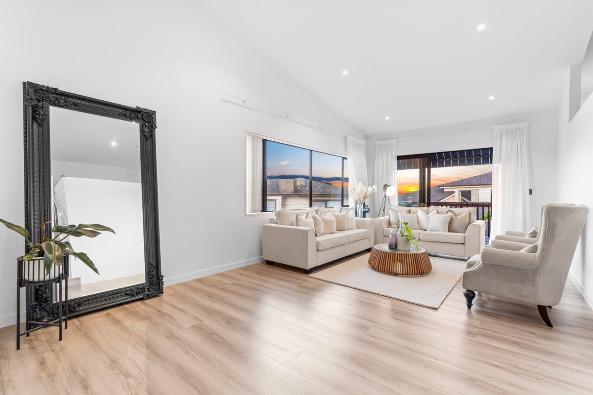 8 Mettam Drive, Swanson, Auckland - Carousel 1
