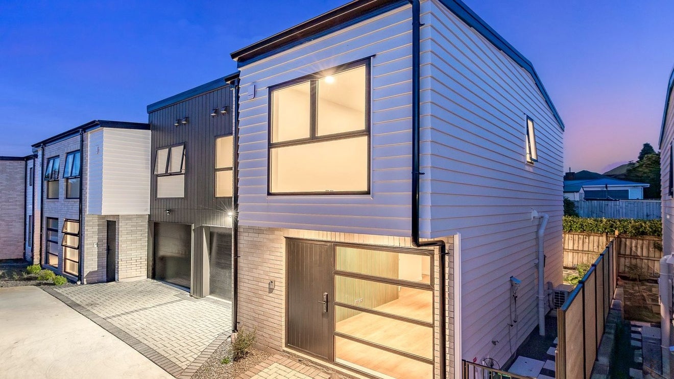 4/30 Wellesley Road, Mangere Bridge, Auckland - Carousel 1
