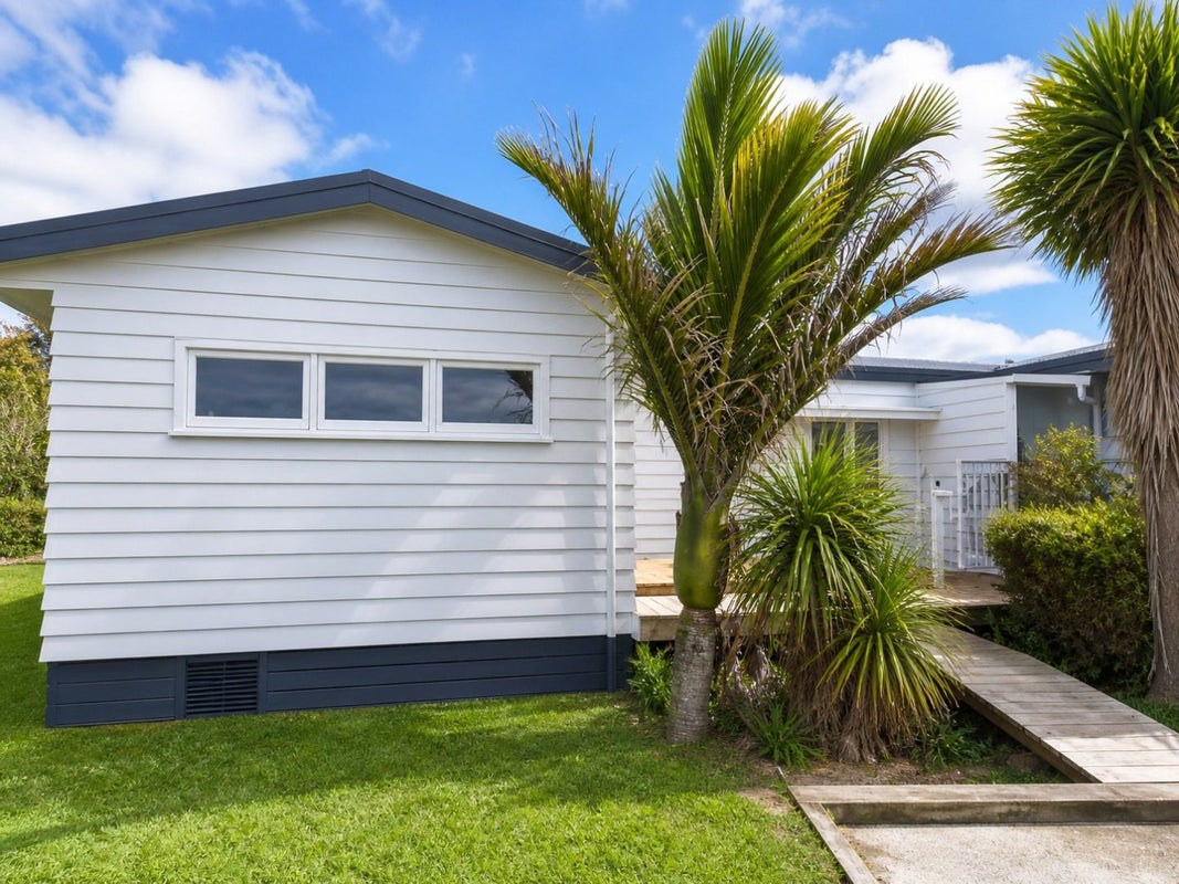 66 Oak Street, Mangapapa, Gisborne - Carousel 1